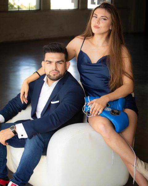 Kelvin Gastelum poses a picture with girlfriend Lena Pattyson.